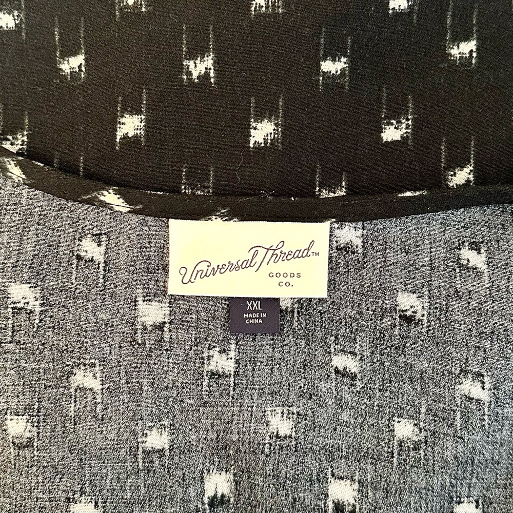 Universal Thread Women’s Rayon Black Abstract Geo… - image 8